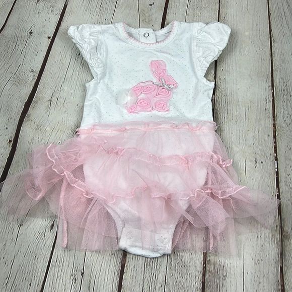 Gigil Easter onesie with attached tutu Baby girl 12mon bunny in the center. - Picture 1 of 8